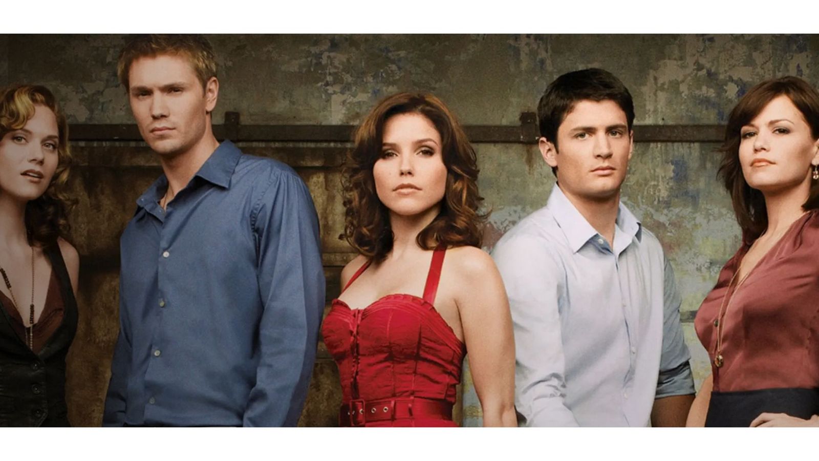 Brooke Davis em destaque ao centro do elenco de One Tree Hill